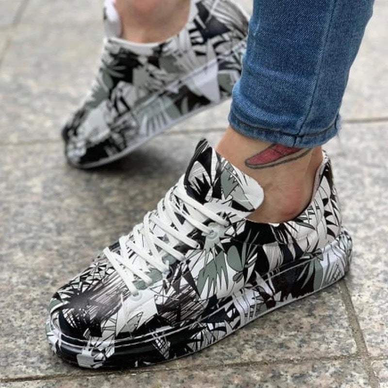 Four seasons camouflage sneakers